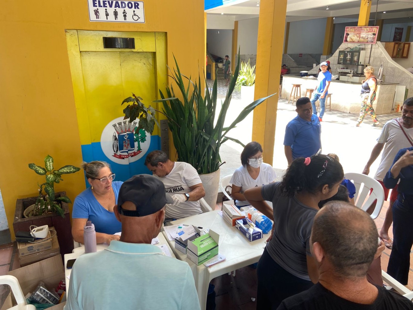 Ação do Novembro Azul leva prevenção e cuidados de saúde ao Mercadão 2000