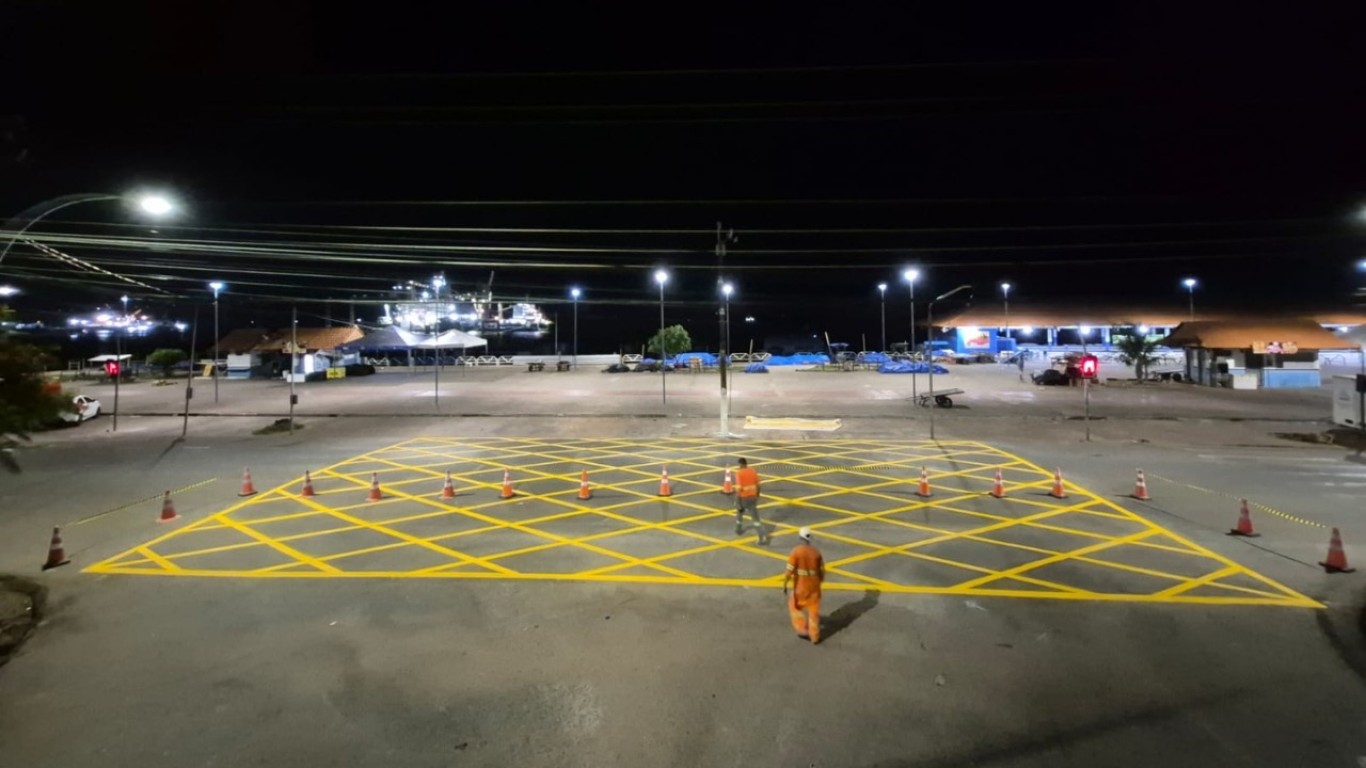 Revitalização de sinalização reforça segurança em cruzamento da Avenida Tapajós