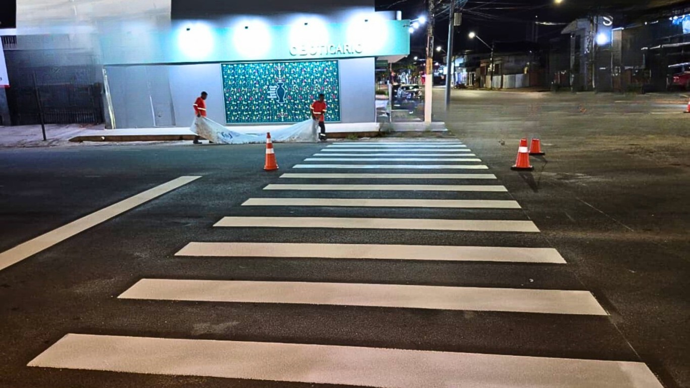 Imagem de SMT reforça segurança viária com revitalização de faixas e placas de sinalização em bairros de Santarém