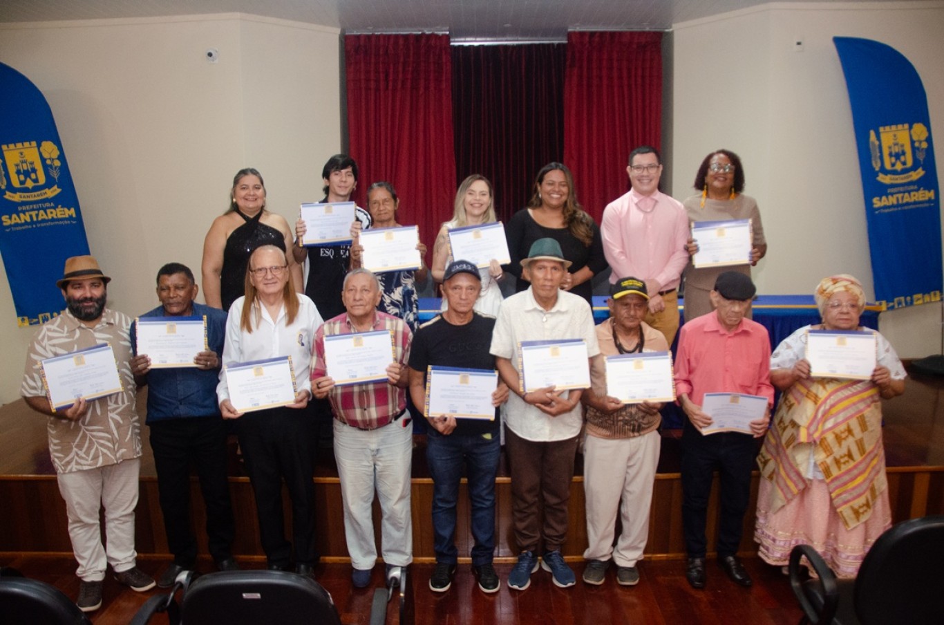 Imagem de Santarém certifica Mestres e Mestras da Cultura Popular em cerimônia histórica no Theatro Victória