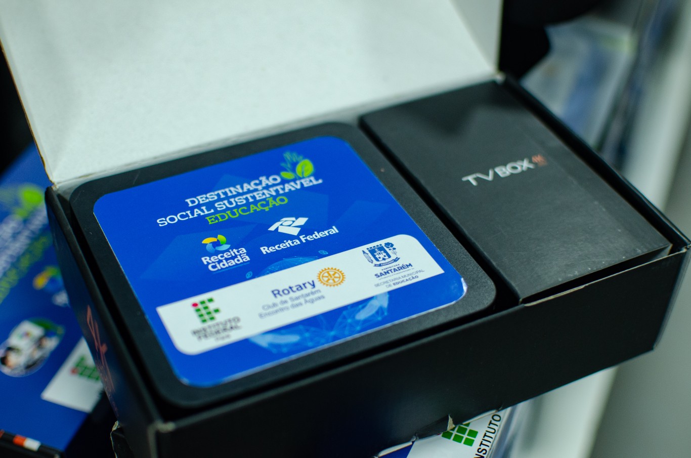 Aparelhos microcomputadores são entregues a 30 escolas municipais da região urbana