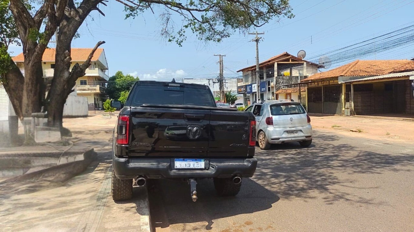 SMT alerta: estacionamento irregular em Santarém coloca pedestres em risco e compromete a segurança viária