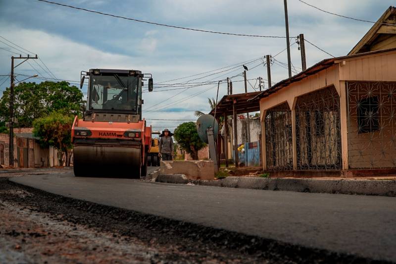 Prefeito Nélio Aguiar vistoria obras de pavimentação em ruas do Maracanã