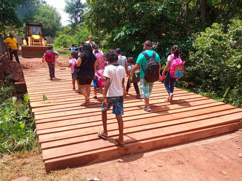 Prefeitura conclui recuperação da ponte de madeira que dá acesso ao Ramal do Paraíso 