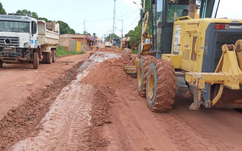 Avenida Tomé de Souza recebe serviços de manutenção para posterior pavimentação 