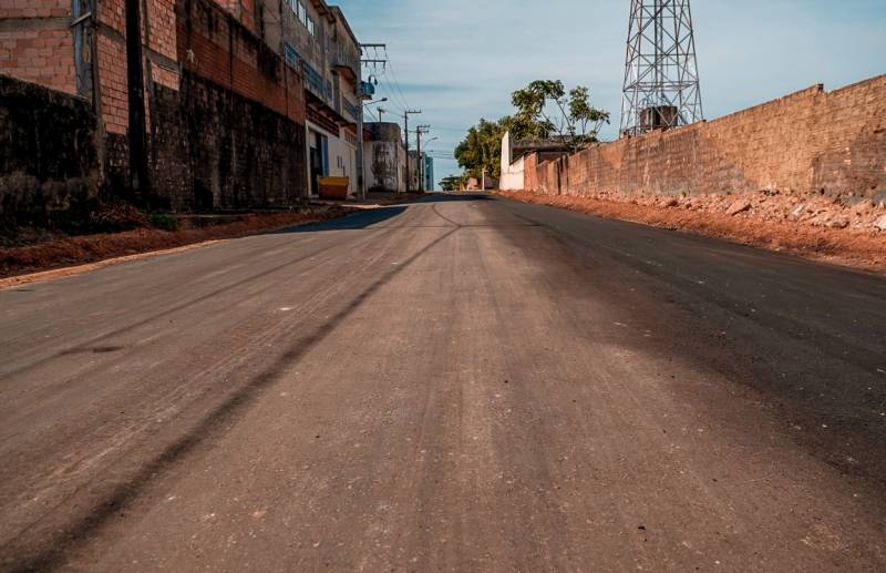 Prefeitura conclui asfalto no Santíssimo e inicia em Santana 