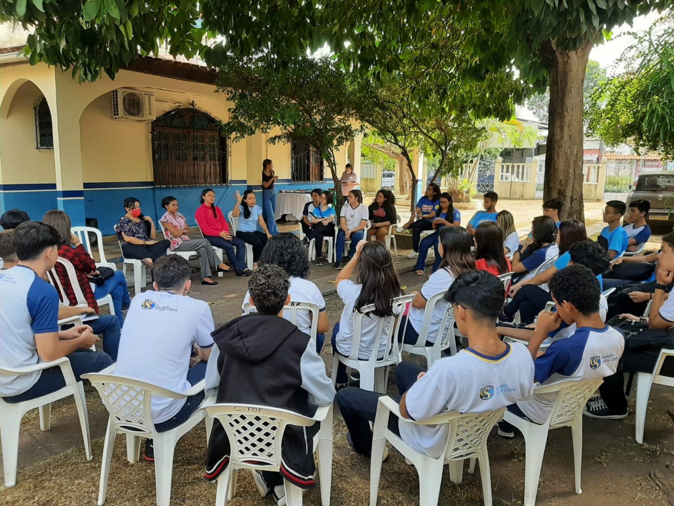 Estudantes do ensino médio conhecem atuação do Centro Pop Dom Lino Vombommel