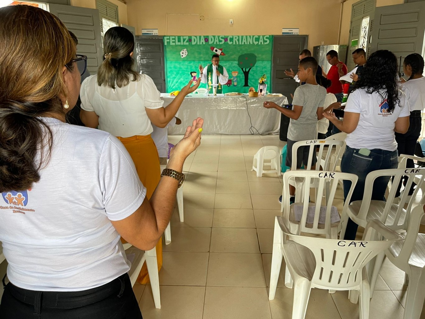 Missa, apresentação musical e entrega de brinquedos marcam o Dia das Crianças da Casa de Acolhimento Reviver