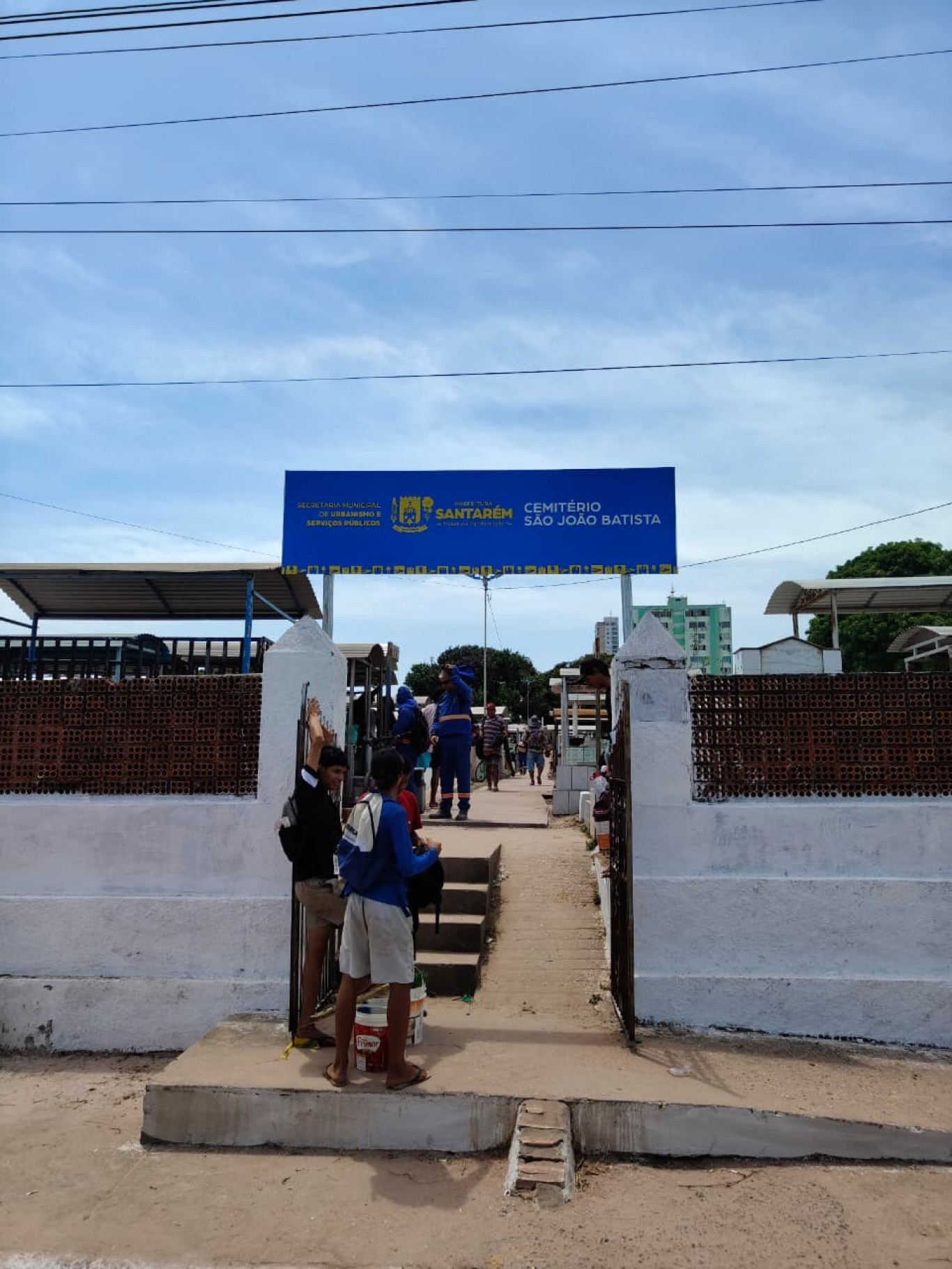 Imagem de Em preparação ao Dia de Finados, Prefeitura de Santarém realiza melhorias nos cemitérios públicos da cidade