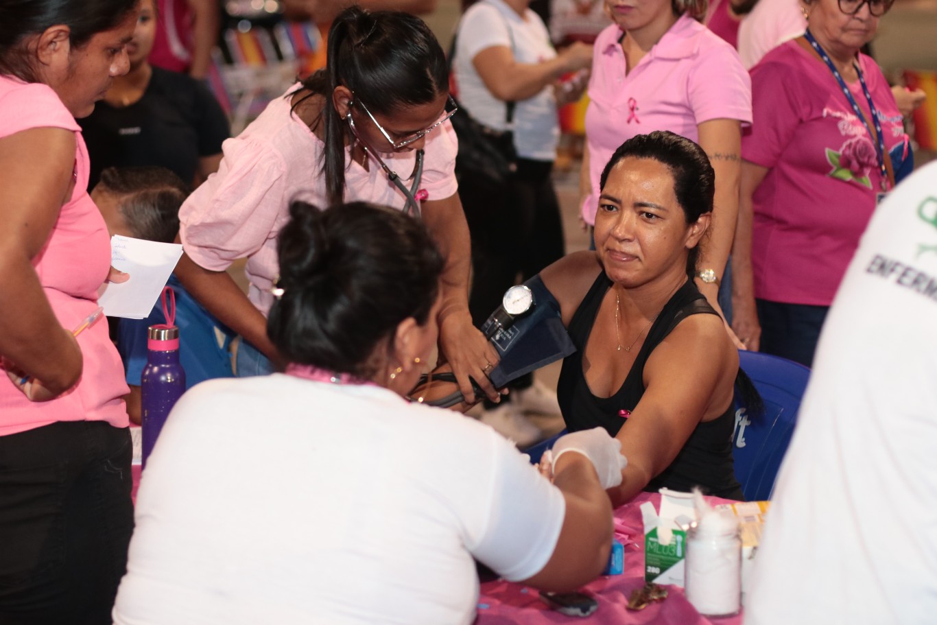 Imagem de Outubro Rosa mobiliza público na orla de Santarém com serviços e ações de promoção à saúde