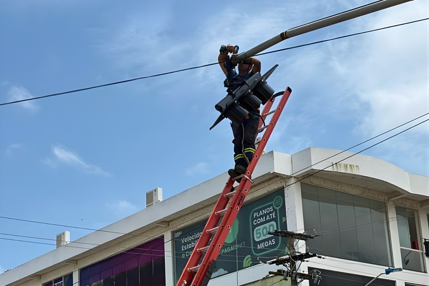 SMT mobiliza equipe de manutenção semafórica para reparar equipamentos danificados pela chuva e oscilações de energia