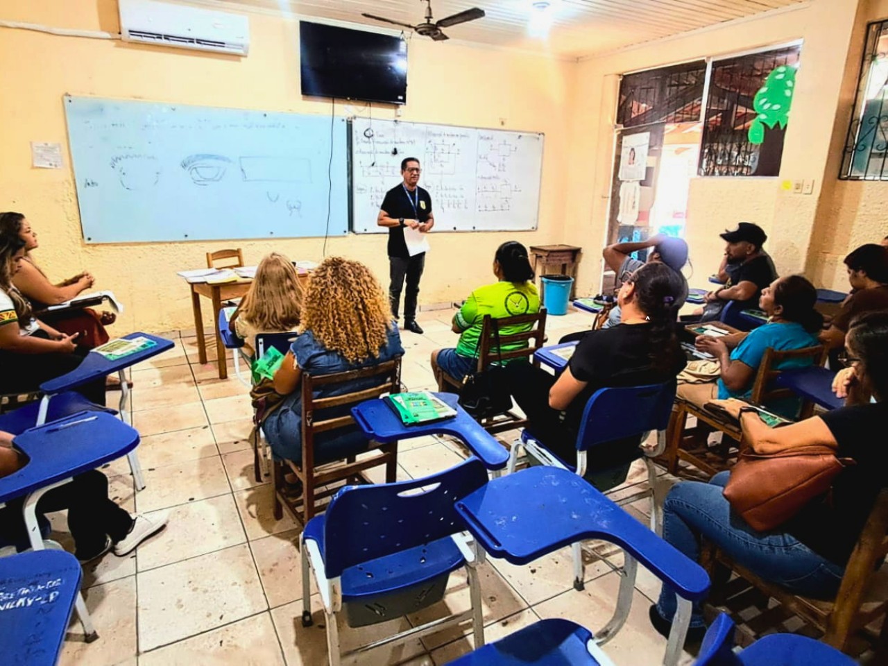 Imagem da notícia: Prefeitura orienta artesãos e manipuladores de alimentos sobre destinação adequada de resíduos sólidos