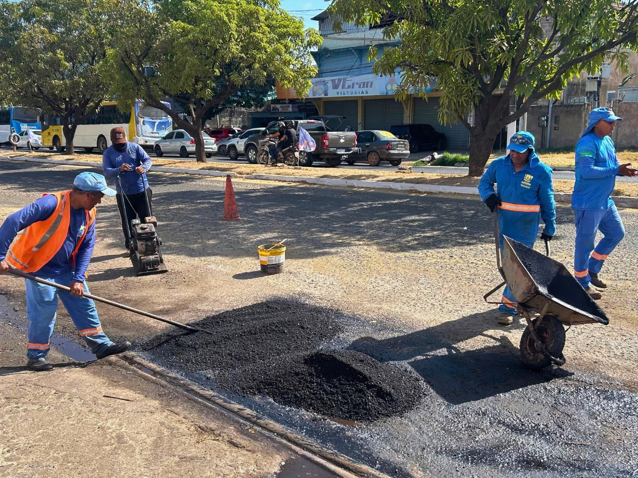 Imagem da notícia: Prefeitura de Santarém realiza serviços de recuperação asfáltica, drenagem e terraplenagem em diferentes pontos da cidade