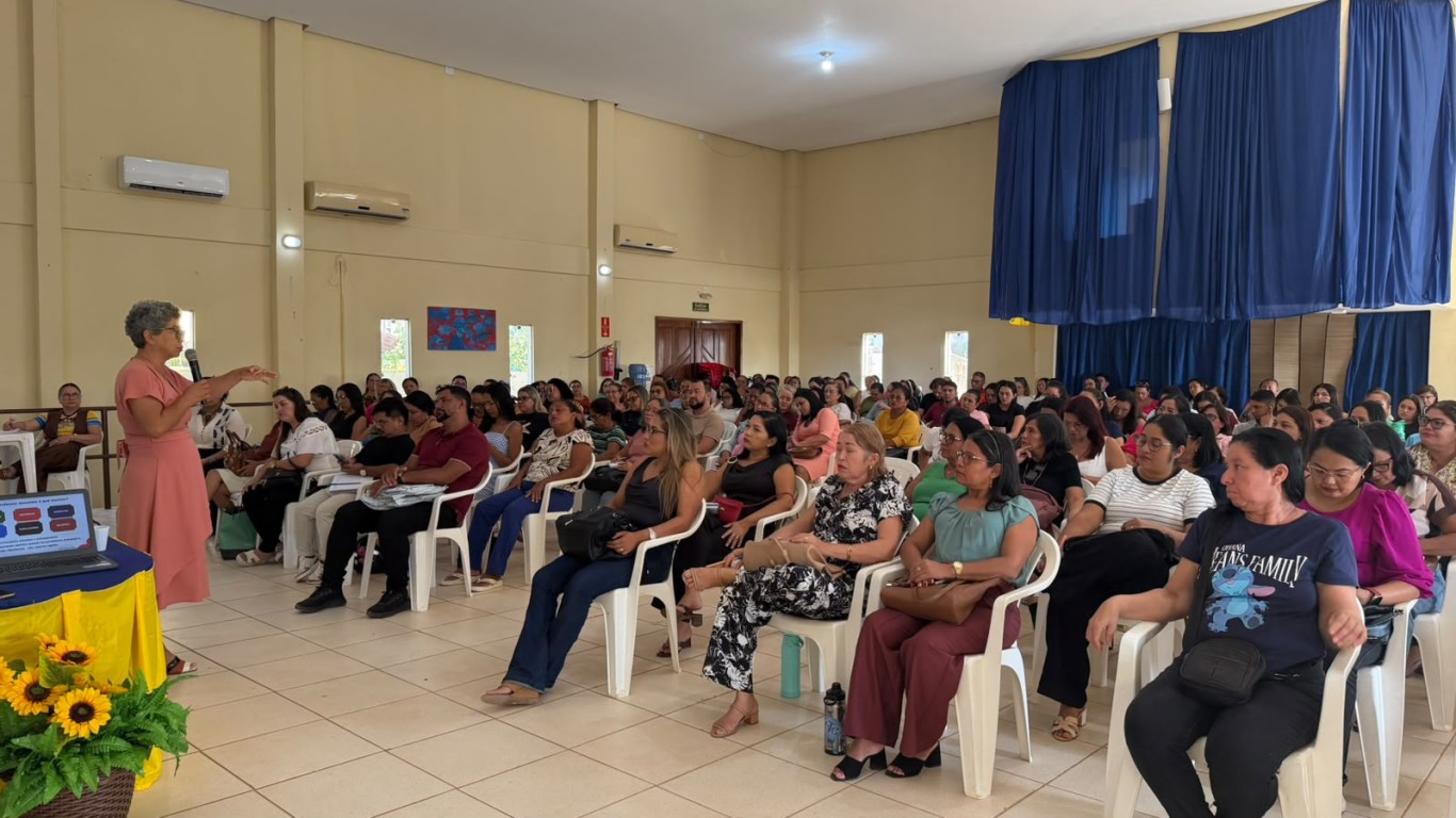 Semed realiza formação sobre BNCC da Computação para gestores e pedagogos da rede municipal