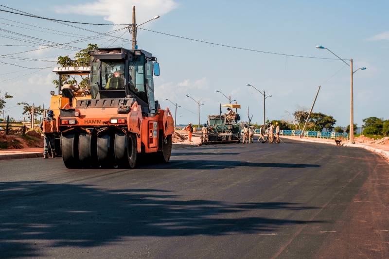 Prefeitura avança com execução de asfalto nos bairros Uruará, Salé, Caranazal e Diamantino