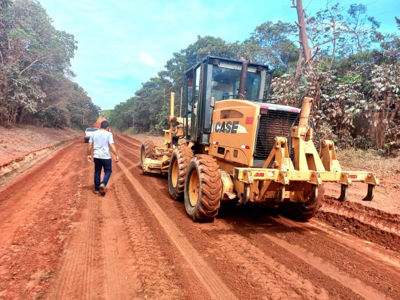 Infraestrutura Rural: Prefeitura realiza manutenção do ramal que dá acesso à Comunidade Pajuçara e garante trafegabilidade para população