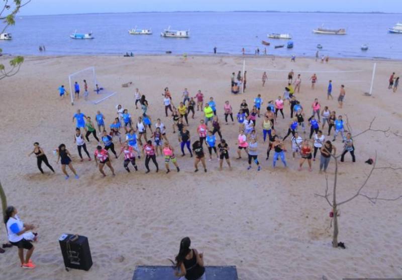 Prefeito anuncia limpeza da praia em frente à cidade e realização do Circuito de Verão 2021