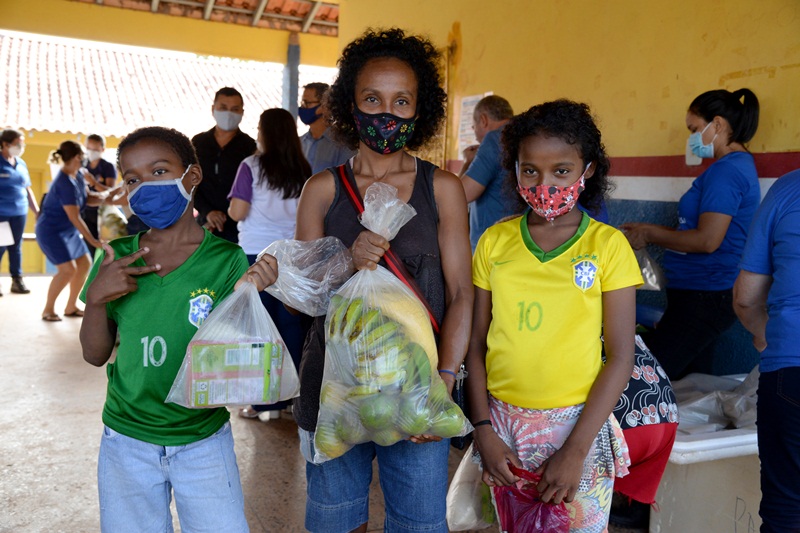 Mais de 150 famílias do bairro Santana são beneficiadas com PAA