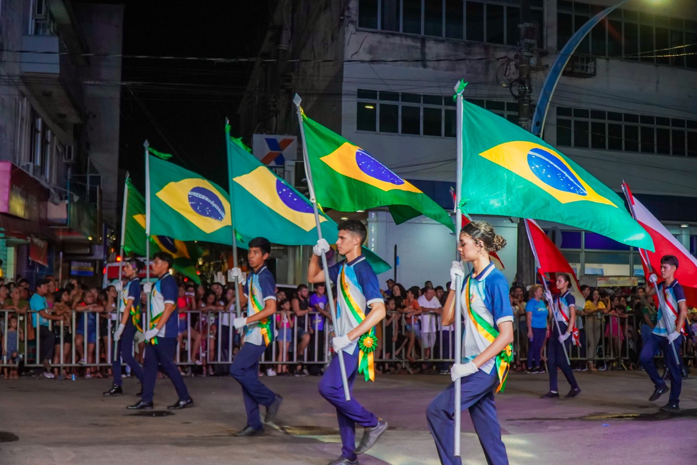 Semana da Pátria 2023: mais de 7.500 alunos de escolas estaduais desfilam para grande público na Avenida Tapajós