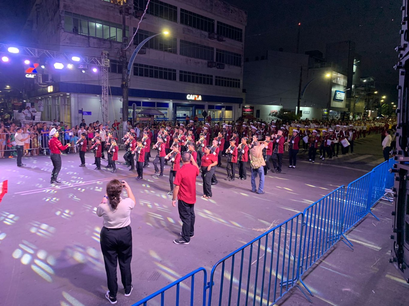 Semana da Pátria 2024: grande público prestigia desfile noturno na orla da cidade 