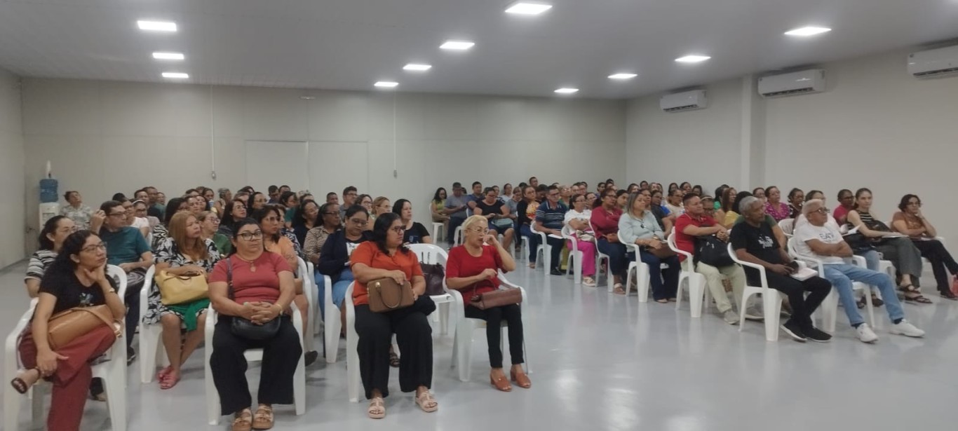 Professores de 5º e 9º da rede municipal ano participam de formação do programa Aluno Nota 10 com foco no Saeb