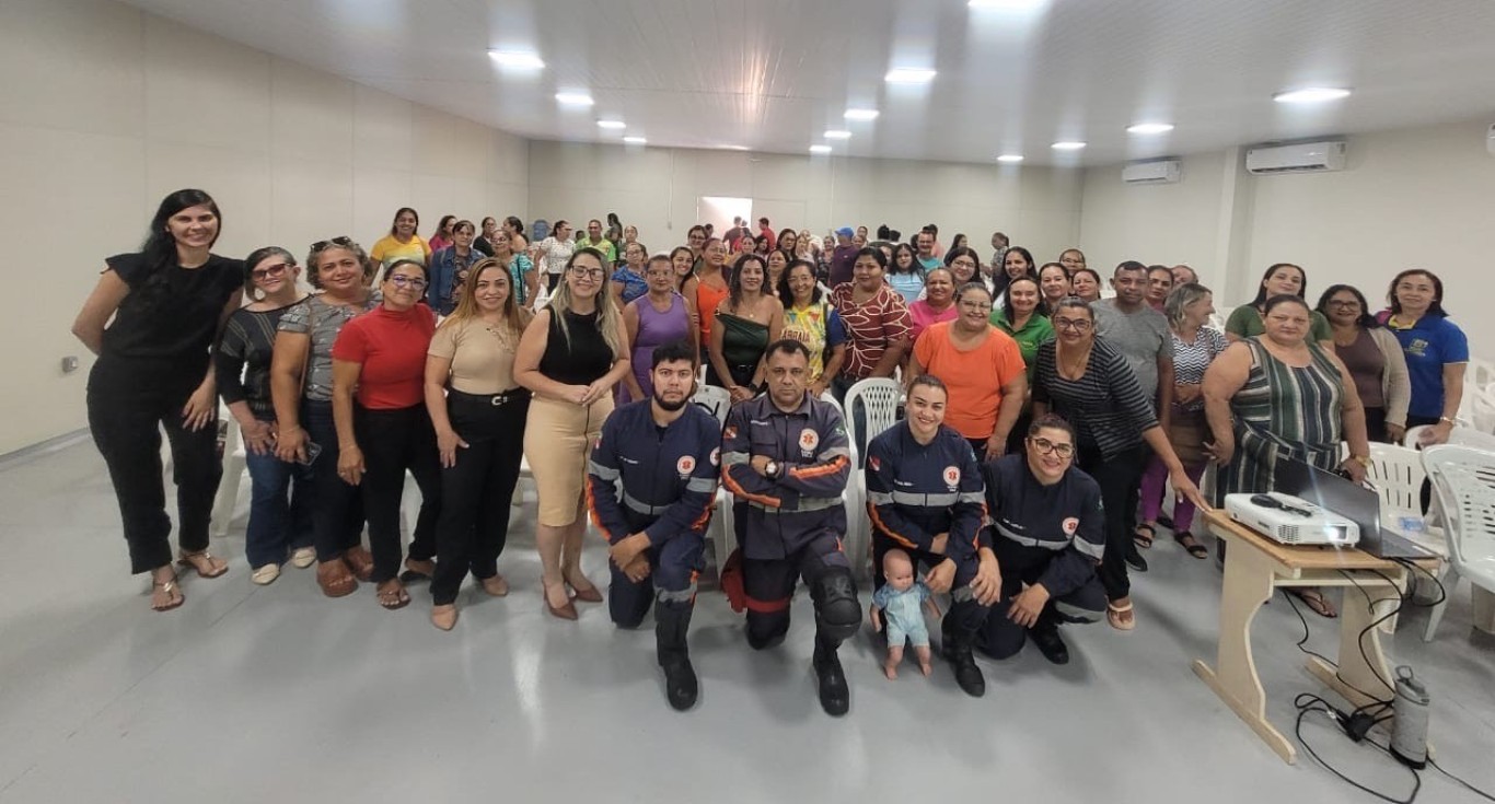 Auxiliares Operacionais de Conservação e Serviços Gerais participam de treinamento ofertado pela prefeitura sobre a Lei Lucas