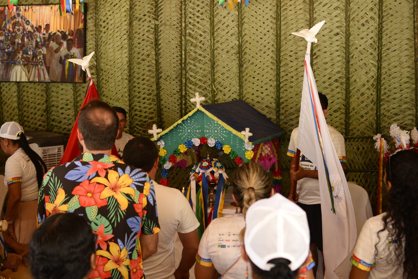 Rito tradicional do Sairé mantém viva a fé e a devoção em Alter do Chão