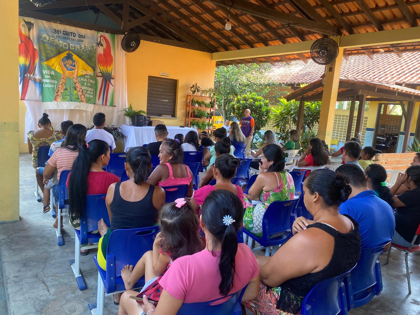 Imagem de CREAS promove palestras para pais e alunos na Comunidade Guajará