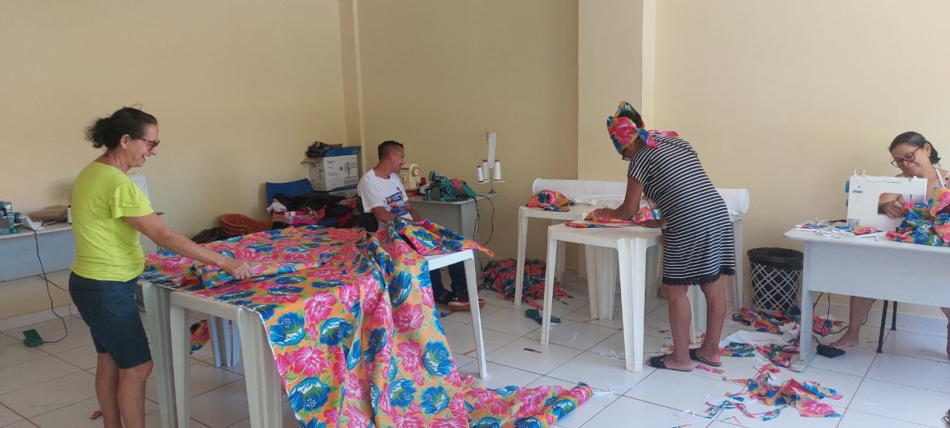 Imagem de Idosas do SCFV se preparam para apresentação folclórica no Sairé 2025