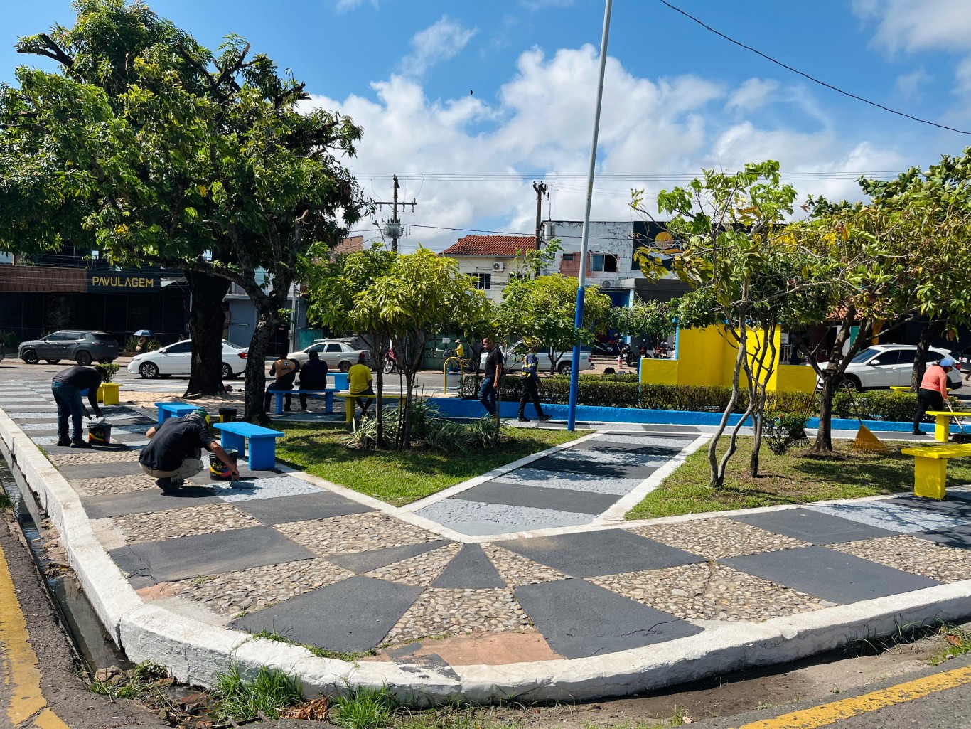 Praças do município seguem recebendo serviços de revitalização da Prefeitura
