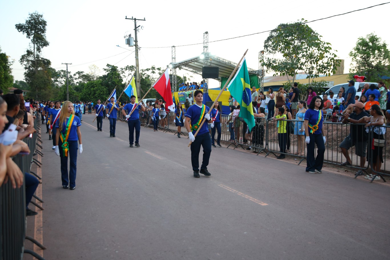 Imagem da notícia: Escolas de comunidades da BR-163 participam de desfile cívico no Cipoal