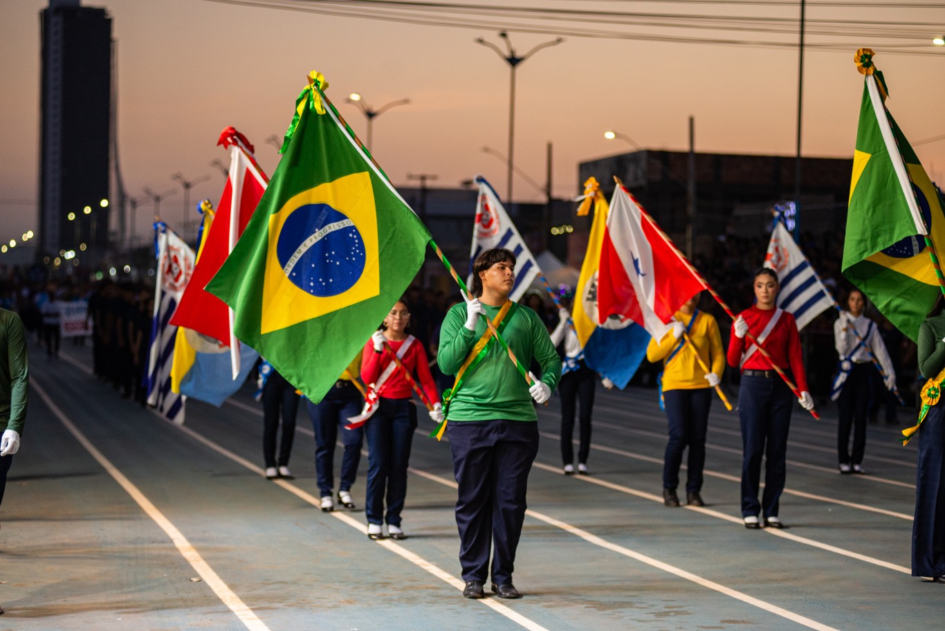 Imagem da notícia: Esplanada Tapajos recebe desfile do Dia da Raça com participação de 24 escolas