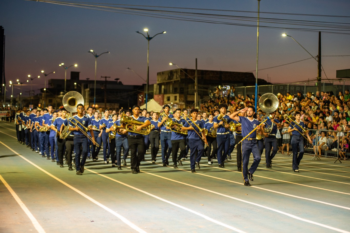 Imagem da notícia: Semana da Pátria reúne comunidade escolar em desfile na Esplanada Tapajós