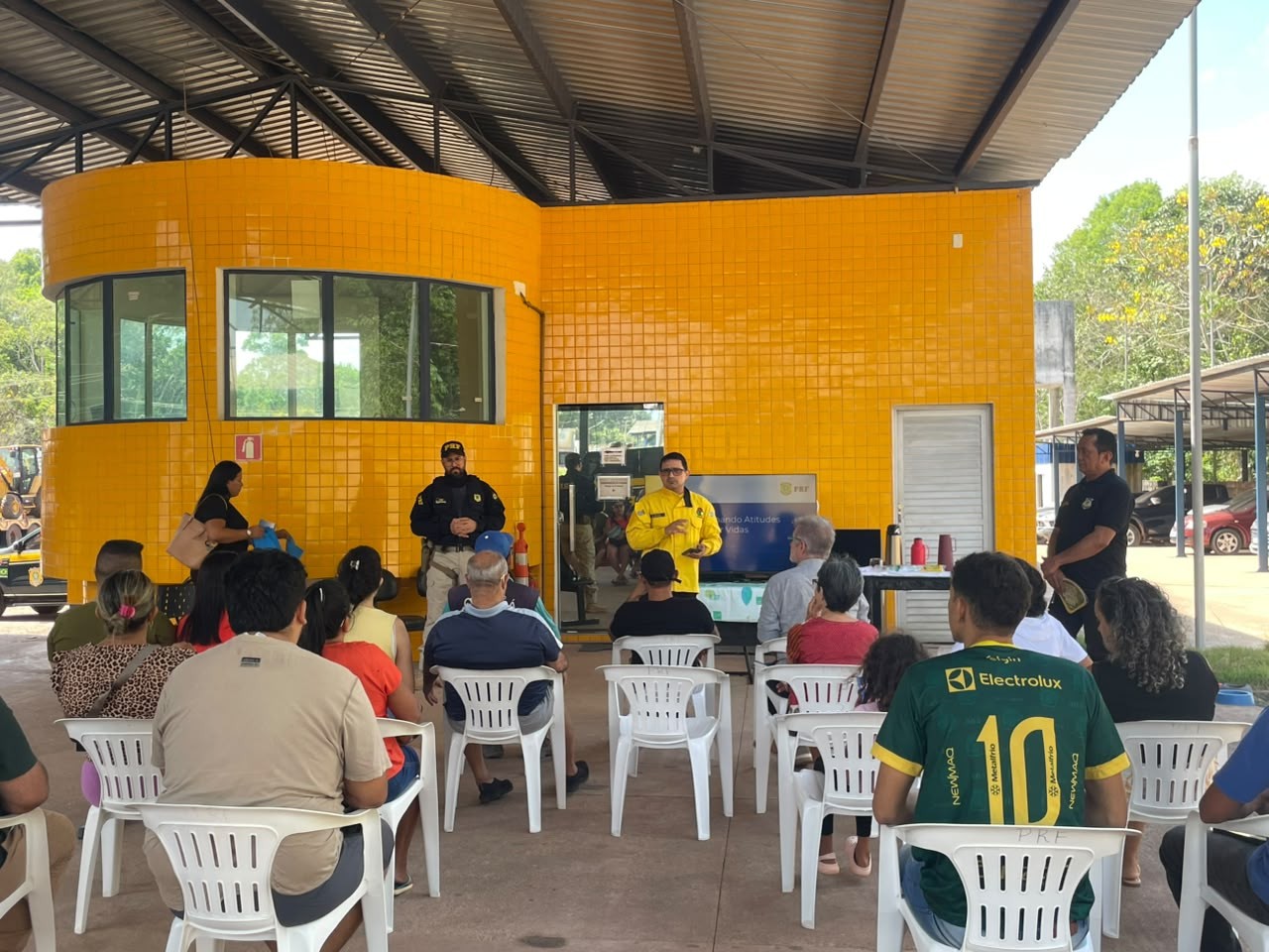Imagem da notícia: Prefeitura de Santarém participa de ação educativa da PRF durante a Semana Nacional de Trânsito