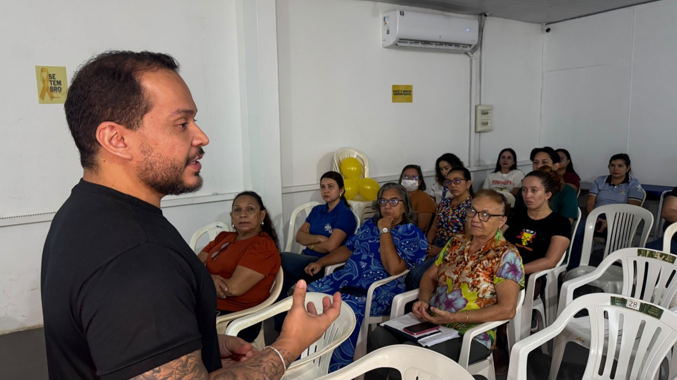 Imagem da notícia: Cerest promove palestra sobre saúde mental e valorização da vida para coordenadores e servidores da SEMSA